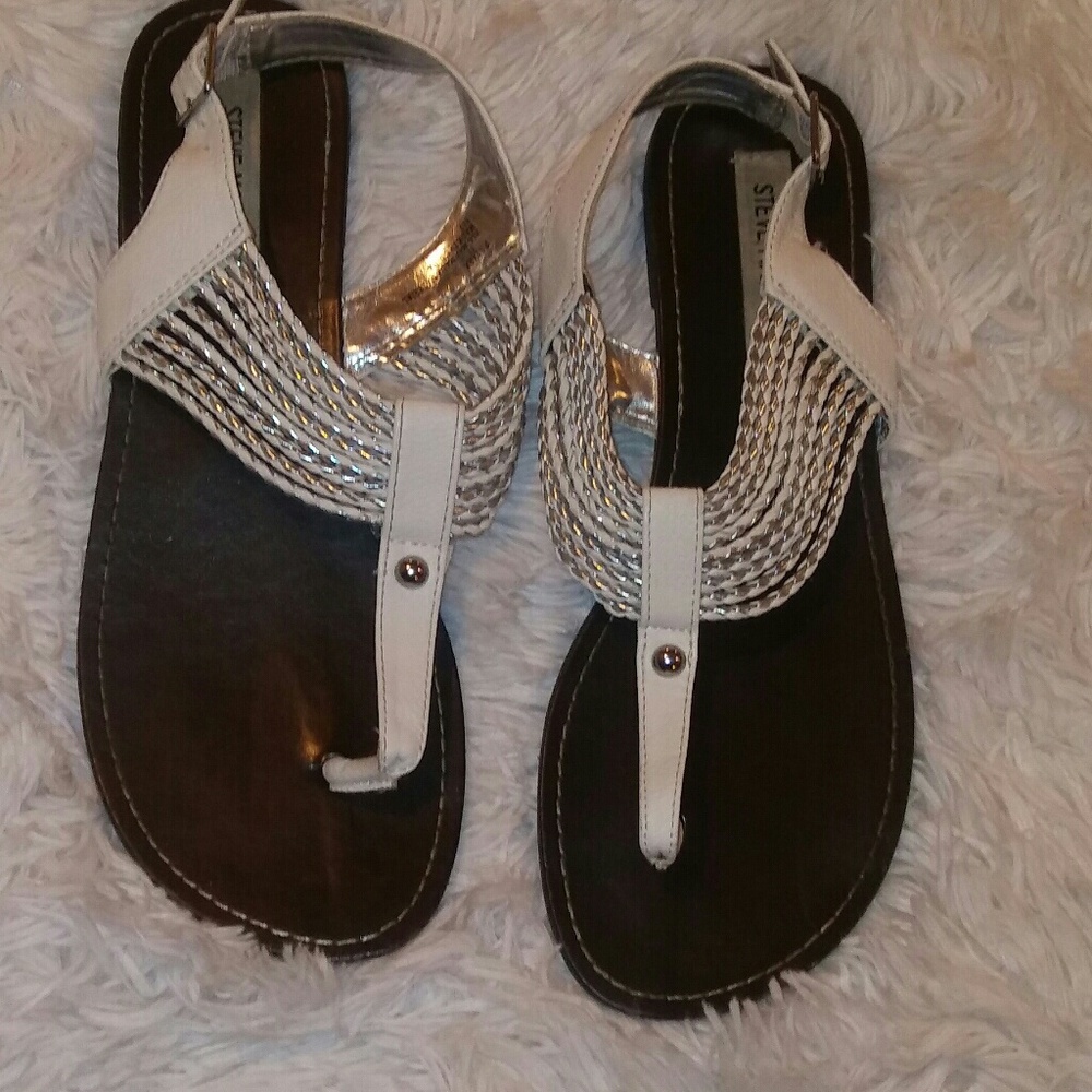 Steve Madden white/silver thong 👡